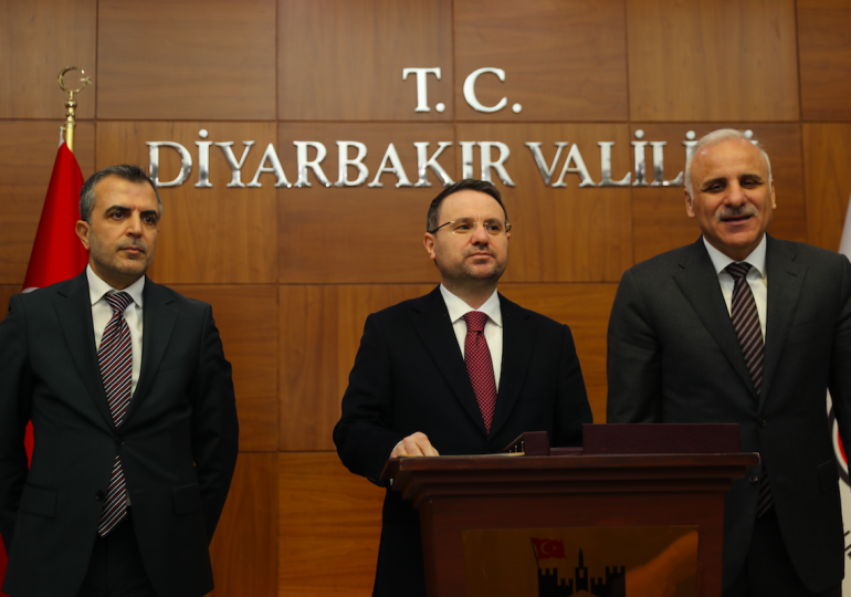 Akın Gürlek’ten Diyarbakır’da açılım mesajı