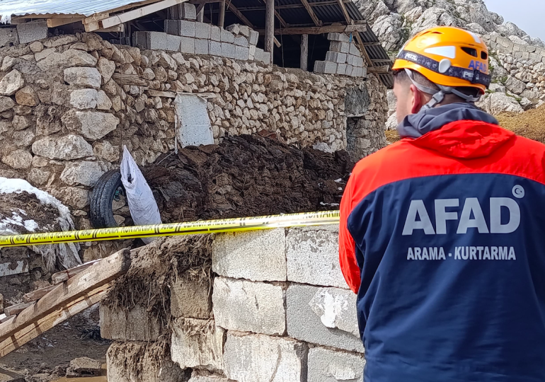 Van’da 5.2 büyüklüğünde deprem! Peş peşe açıklamalar geldi…