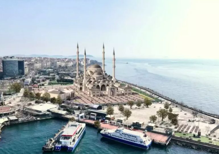 Kadıköy Rıhtımı’na cami: Yargı süreci sürerken temel atılıyor… Projenin fotoğrafları ortaya çıktı!