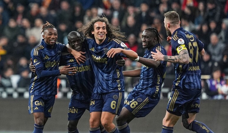 Fenerbahçe Kayseri’de farka koştu