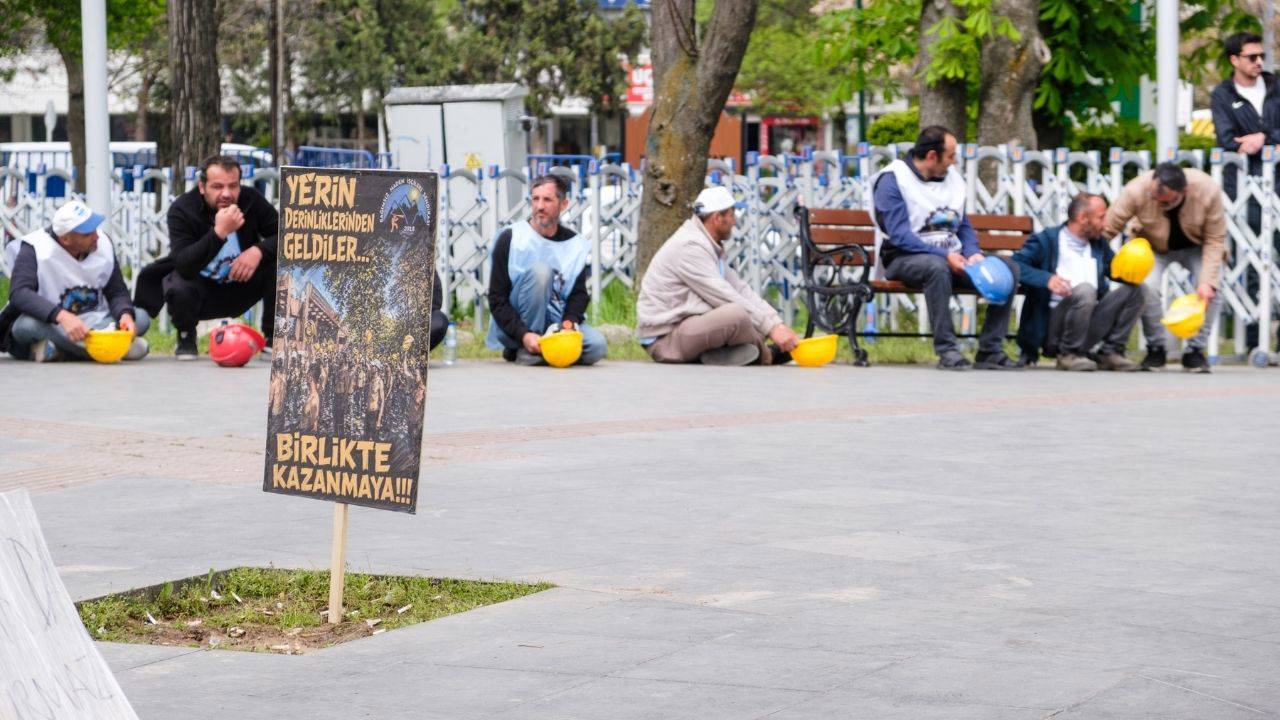 aclik-grevindeki-madencilerin-eylemi-suruyor-yildizlar-holding-onune-cagri