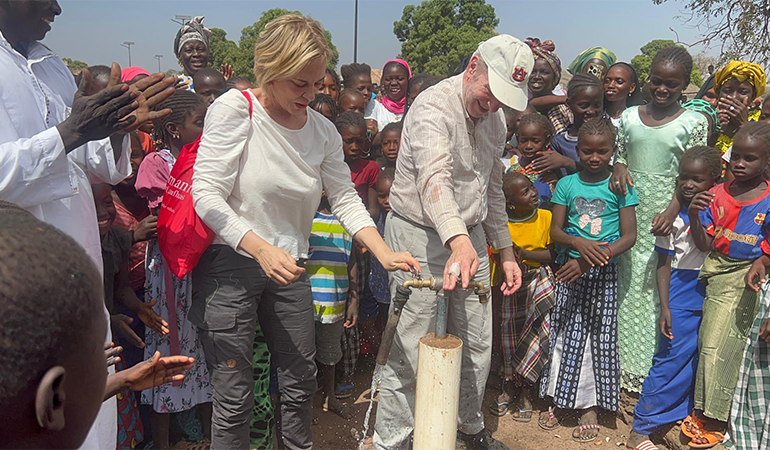 Aktivist ve iş kadını Aylin Kotil Afrika’da su kuyusu açtı