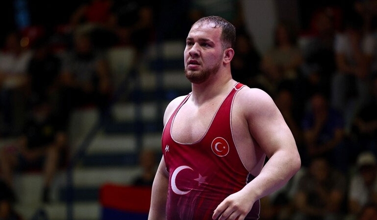 Milli güreşçi Hakan Büyükçıngıl Avrupa üçüncüsü oldu