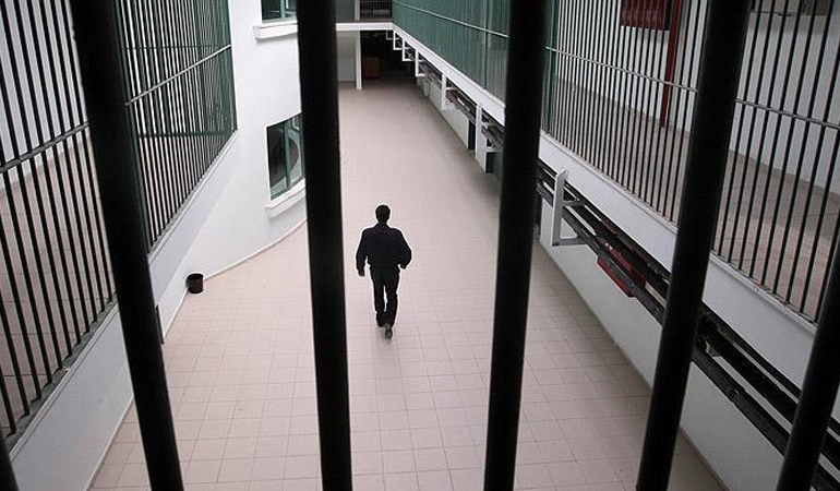Ardahan merkezli rüşvet soruşturması: Cezaevi müdürü ve infaz koruma memurları tutuklandı