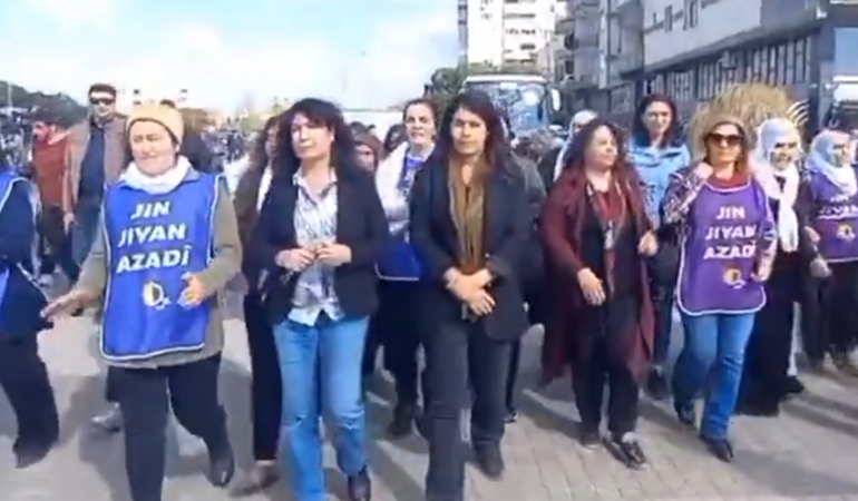 Kaymakamlık yasaklamıştı: DEM Parti’den Gemlik’te ‘Öcalan’ yürüyüşü