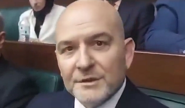 ‘Gülistan Doku’ sorusuna sinirlenmişti: Parlamento Muhabirleri Derneği’nden gazeteciye fiziksel müdahalede bulunan Süleyman Soylu’ya tepki