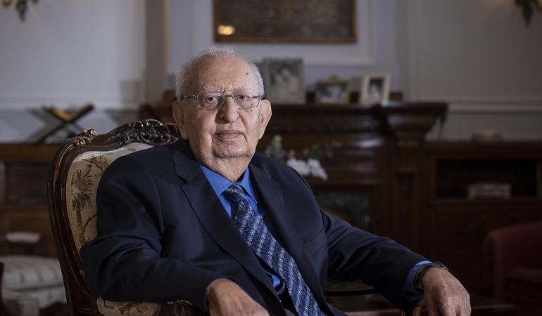 Hüsamettin Cindoruk hayatını kaybetti