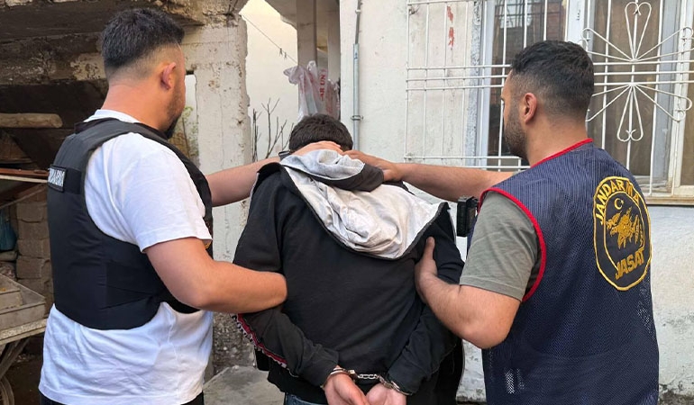 Devlete sızan siber çete çökertildi: Verileri satıp terör örgütlerine servis etmişler!