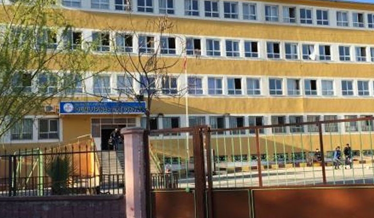 Şanlıurfa’da bir ortaokulda öğretmene bıçaklı saldırı