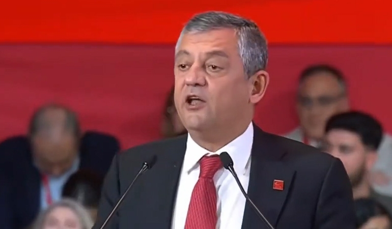 Özgür Özel’den Barselona’da ‘savaşa hayır’ mesajı