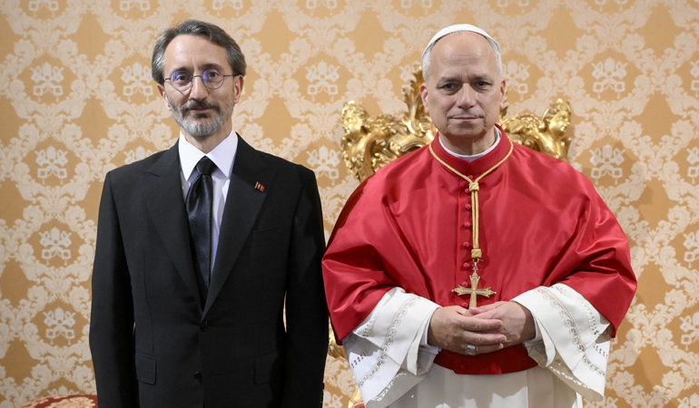 Fahrettin Altun, Papa 14’üncü Leo’ya güven mektubunu sundu