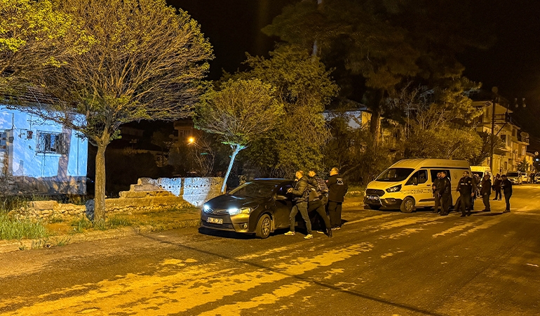Uşak’ta polis ekibine silahlı saldırı: Yaralılar var!