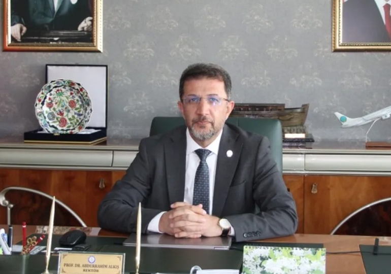Kardeşine özel ilan açmıştı… Şırnak Üniversitesi Rektörü Alkış: ‘Münafık vekiller kudursa da…’