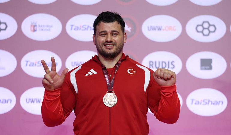 Milli güreşçi Rıza Kayaalp rekor kırdı: 13. kez Avrupa şampiyonu