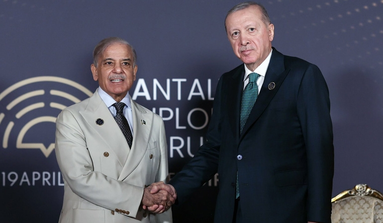 Erdoğan ile Pakistan Başbakanı Şerif’ten ‘ateşkes’ görüşmesi