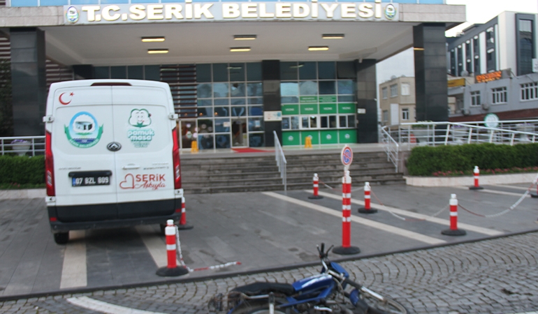 Antalya’da Serik Belediye binasına silahlı saldırı