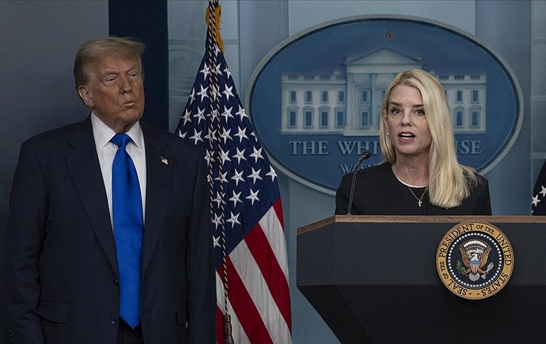 Epstein detayı… Trump, Adalet Bakanı Bondi’yi görevden aldı