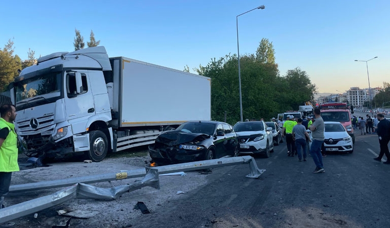 İzmir’deki trafik kazası: TIR’ı işleten lojistik firmanın yetkilisi gözaltına alındı