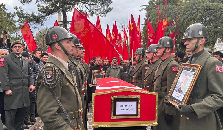 Yalçın Küçük, askeri törenle son yolculuğuna uğurlandı