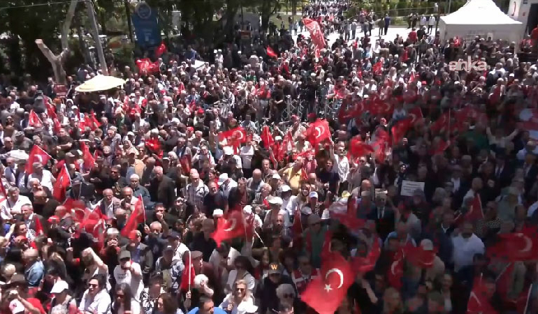 Özgür Özel’den CHP Ankara İl Başkanlığı’nda bayramlaşma: Anıtkabir’e yürüyüş başlattı
