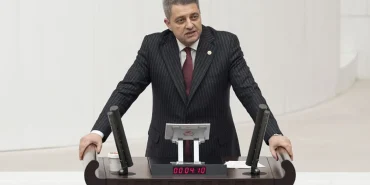 iyi-parti-istanbul-milletvekili-ersin-beyaz-partisinden-istifa-etti