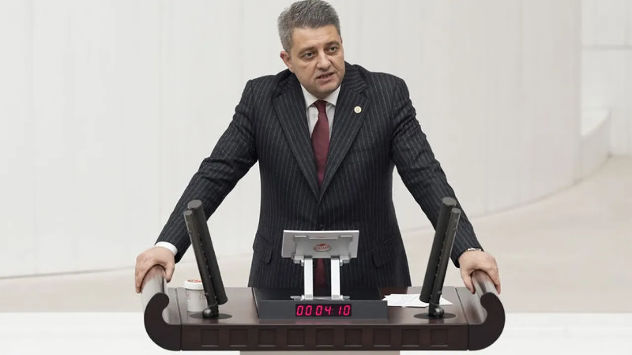 iyi-parti-istanbul-milletvekili-ersin-beyaz-partisinden-istifa-etti