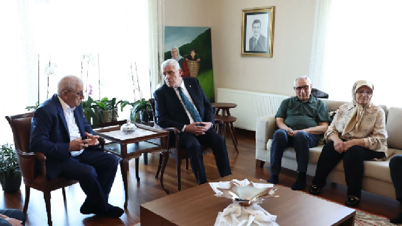 Müsavat Dervişoğlu’ndan İmamoğlu’nun anne ve babasına ziyaret
