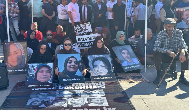 Dilovası faciasında yaşamını yitirenlerin aileleri Gebze’de adalet nöbetine başladı