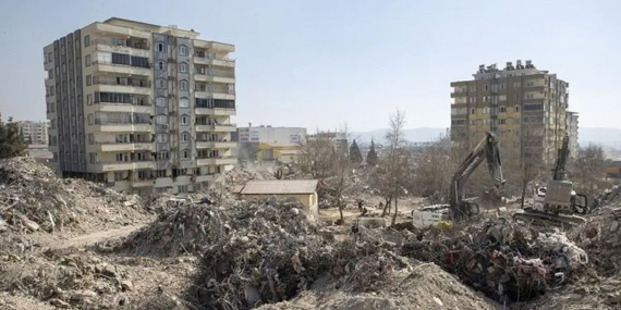 Ebrar Sitesi K Blok davası, aylardır beklenen Adli Tıp raporu gelmediği için yine ertelendi