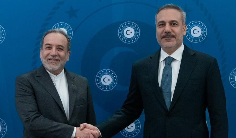 Hakan Fidan İranlı mevkidaşı Arakçi ile görüştü