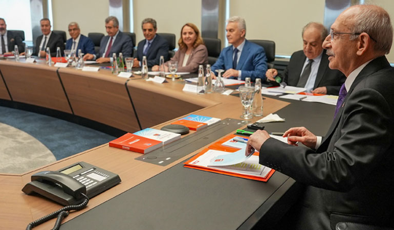 CHP MYK sona erdi: İki belediye başkanına ihraç talebi