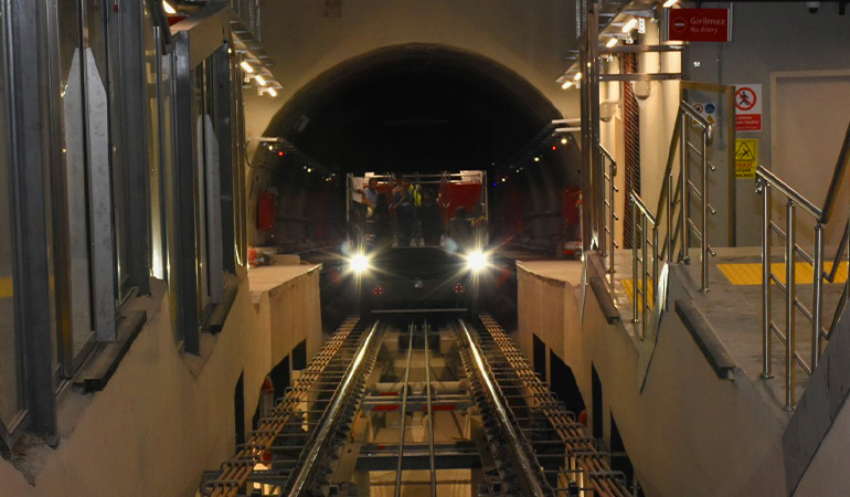 Marmaray’da intihar girişimi