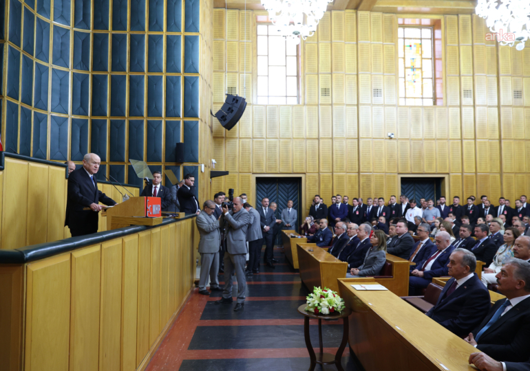 MHP ‘çerçeve yasa’da fire verdi: İşte imzalamayan tek isim…
