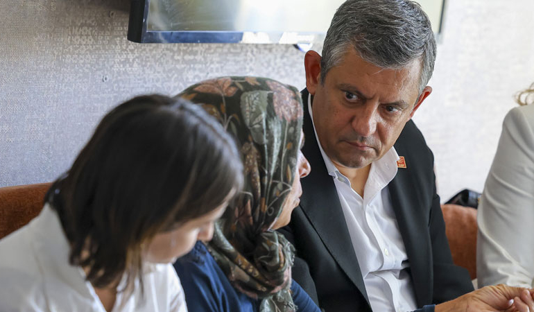 Özgür Özel, Gülistan Doku’nun ailesini ziyaret etti