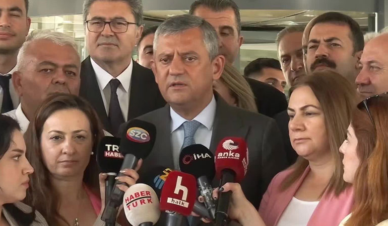Özgür Özel: Tüm partililerimizi görevden alınan il başkanlıklarımıza davet ediyorum