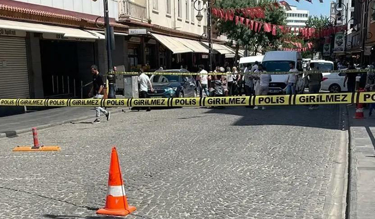 Diyarbakır’da Yapı Kredi Bankası’na silahlı saldırı