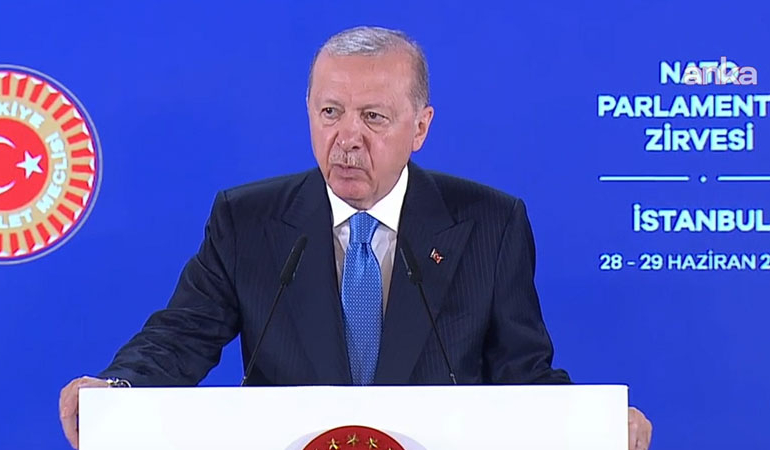 Erdoğan’dan NATO zirvesi mesajı: Müttefiklerin güvenlik hassasiyetlerini gözeten sonuçlar bekliyoruz