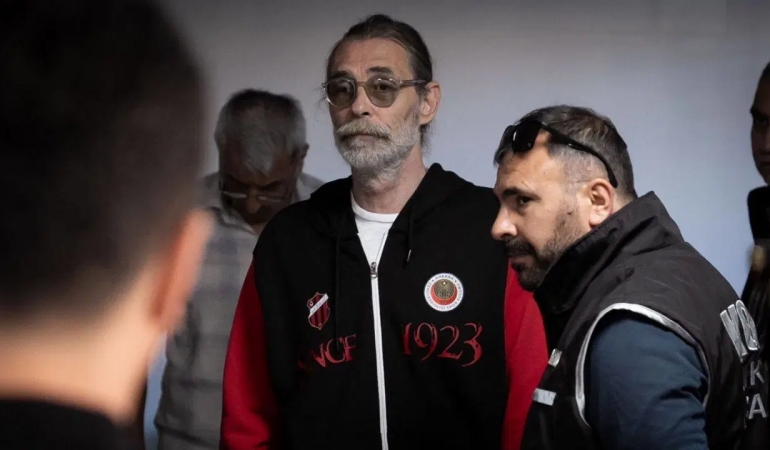 Etimesgut Belediyesi’ne operasyon… Başkan Erdal Beşikçioğlu dahil 52 kişi gözaltına alındı