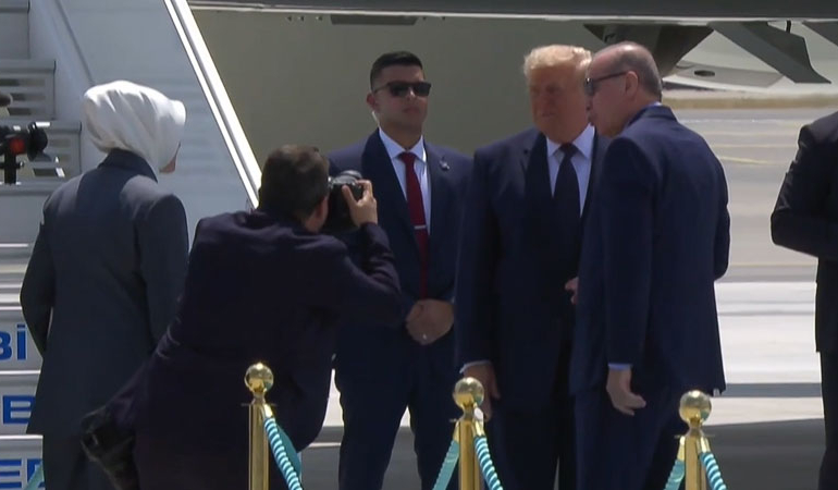 Trump, NATO zirvesi için Türkiye’de: Uçağını Erdoğan karşıladı