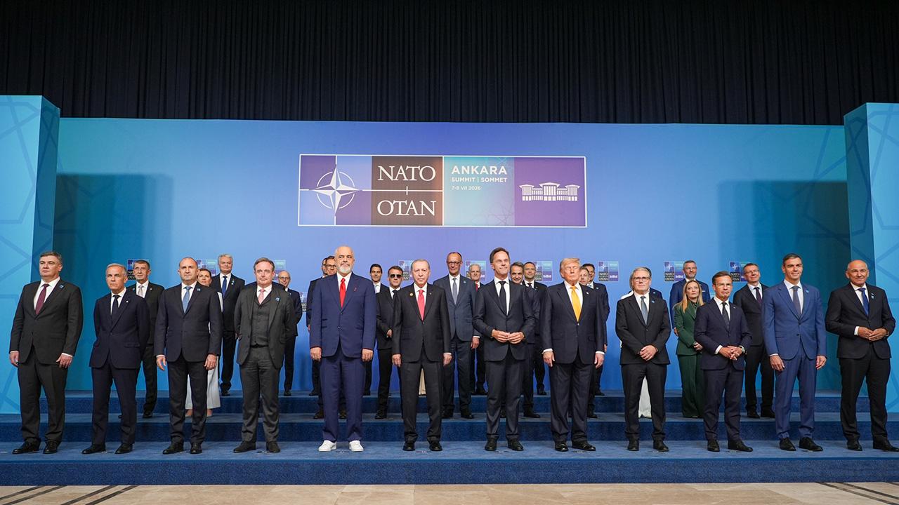 nato-aile-fotografi-aa-2474773