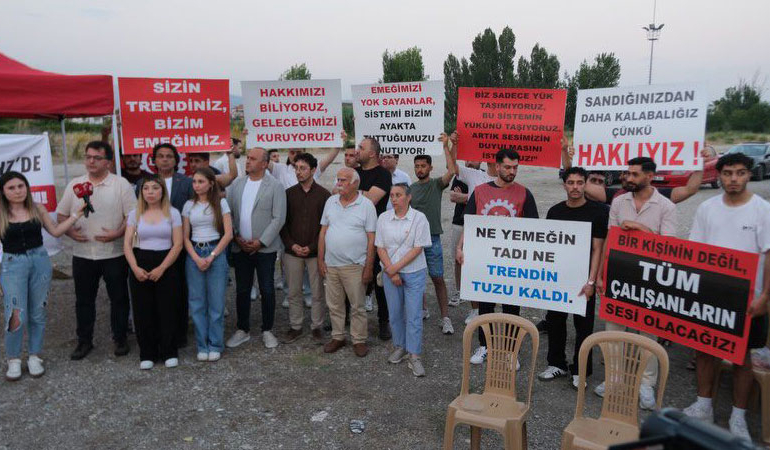 Denizli’de Trendyol deposunda işten çıkarılan işçiler işe iade talebiyle çağrı yaptı