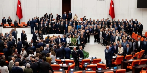 Çerçeve yasa Meclis’ten geçti: Hangi milletvekili ne oy verdi? İşte parti parti tam liste…