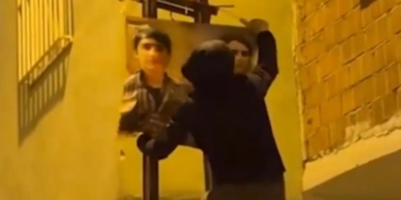 Teröristlerin posterini asanlar gözaltında