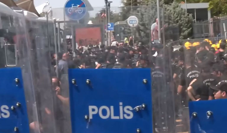 Bakanlığa yürümek isteyen madencilere gözaltı