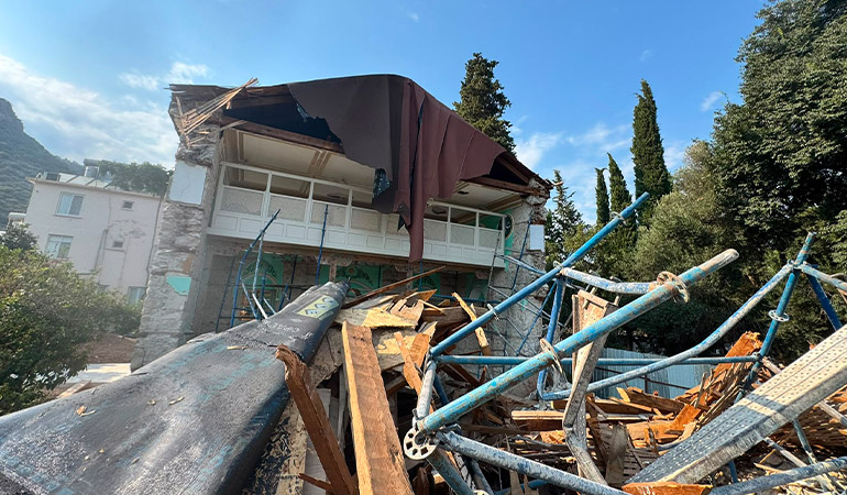 Tarih, kültür ve inanç yerlerde: Deprem değil, restorasyon yıktı!