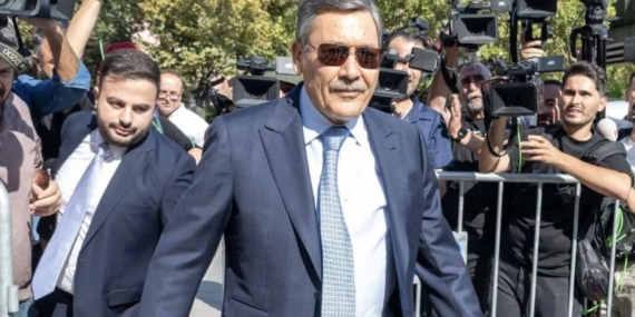 Adliye önündeki görüntüler gündem olmuştu: Melih Gökçek’ten ‘sakız’ açıklaması