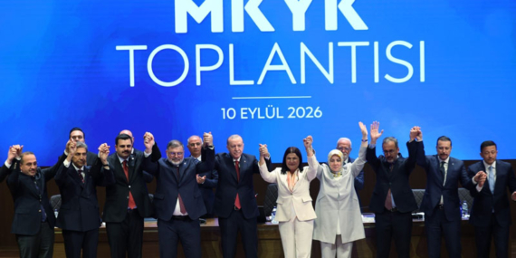 Foça Belediye Başkanı Saniye Bora Fıçı AKP’ye katıldı