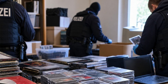 Almanya’da ‘Nazi’ operasyonu: 33 bin kayıt ele geçirildi