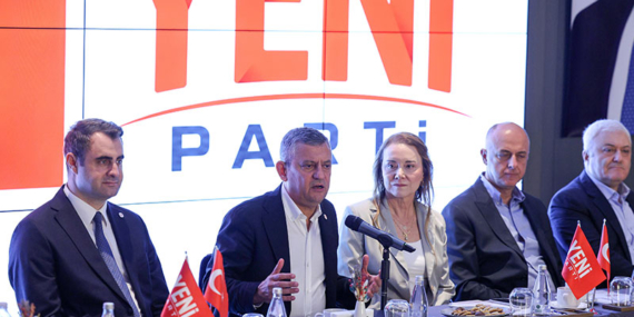 Özgür Özel, İzmir’de parti yöneticileri ve belediye başkanlarıyla buluştu